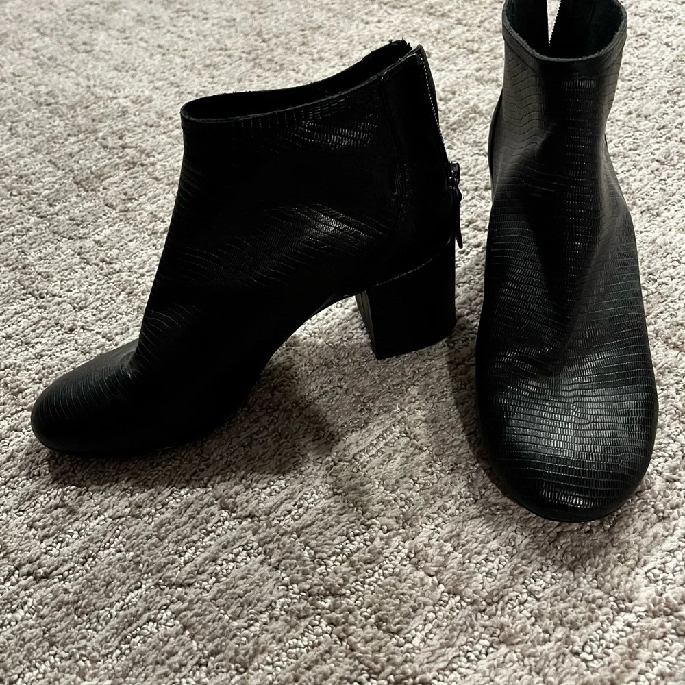 CECELIA NEW YORK Textured Black Ankle Booties sz 7.5